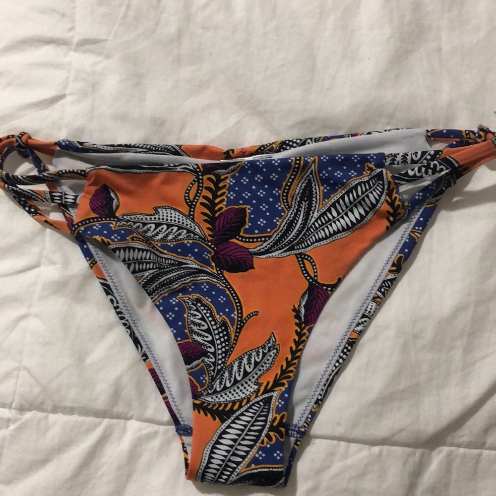 📣3 for $18 📣H&M - Bikini Bottoms in Burnt …